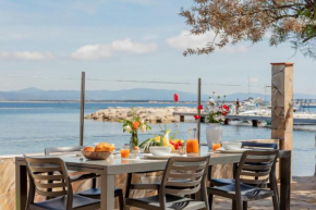 Le Cigalou, authentique cabanon de pêcheur en bord de mer avec sa terrasse spacieuse et aménagée